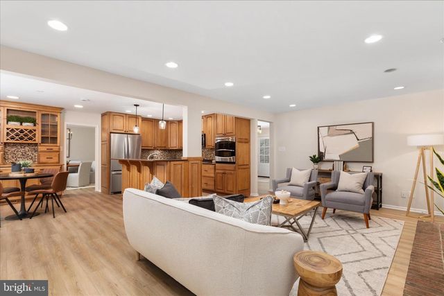 9910 CHASE HILL CT, Vienna, VA 22182