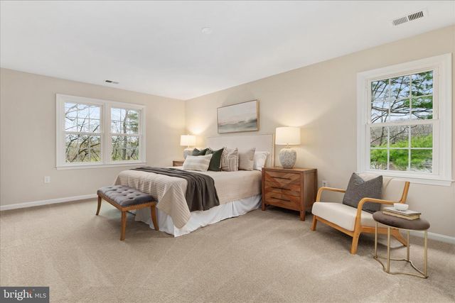 9910 CHASE HILL CT, Vienna, VA 22182