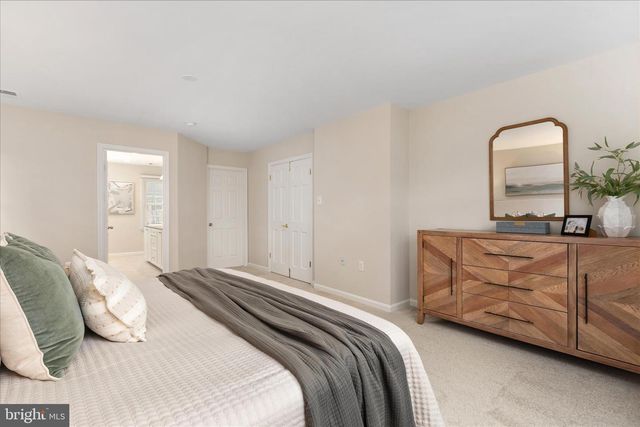 9910 CHASE HILL CT, Vienna, VA 22182