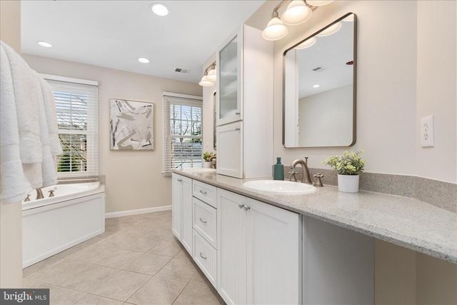 9910 CHASE HILL CT, Vienna, VA 22182