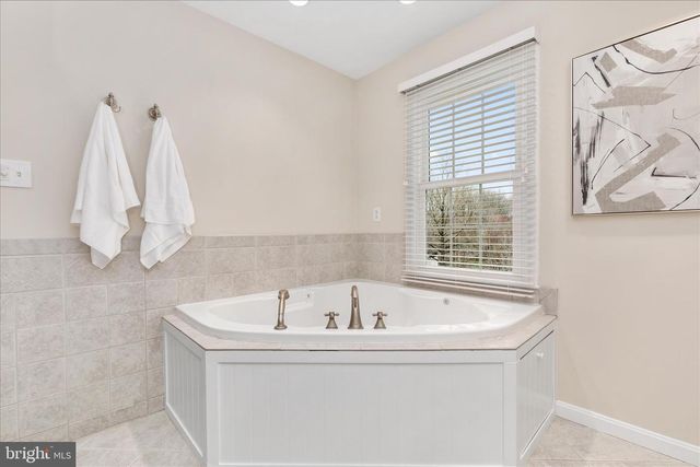 9910 CHASE HILL CT, Vienna, VA 22182