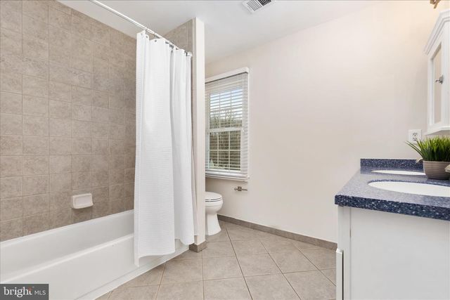 9910 CHASE HILL CT, Vienna, VA 22182