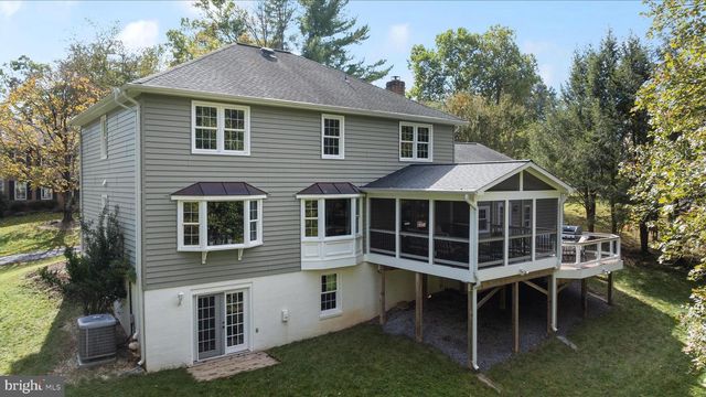 9910 CHASE HILL CT, Vienna, VA 22182