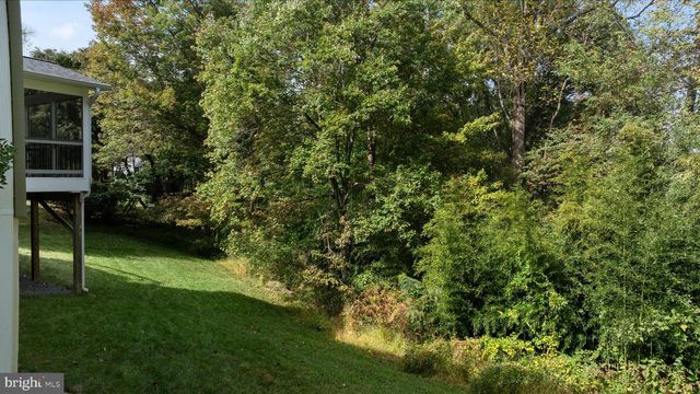 9910 CHASE HILL CT, Vienna, VA 22182