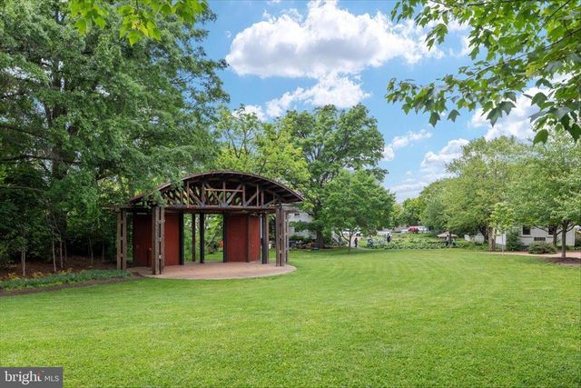 9910 CHASE HILL CT, Vienna, VA 22182