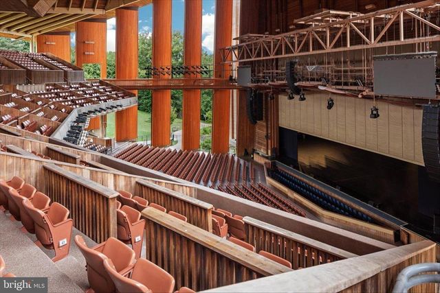 9910 CHASE HILL CT, Vienna, VA 22182