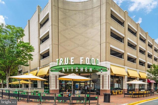 9910 CHASE HILL CT, Vienna, VA 22182