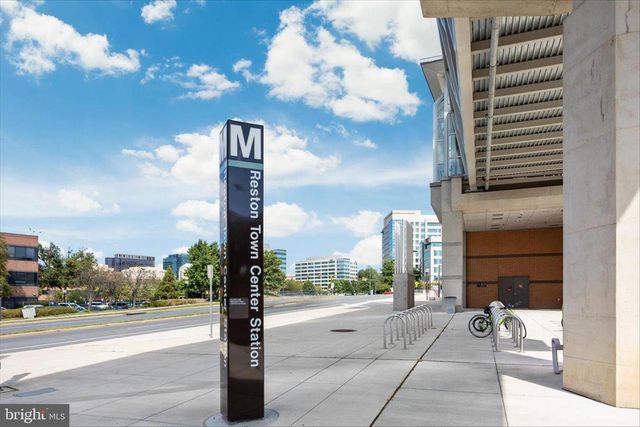 9910 CHASE HILL CT, Vienna, VA 22182