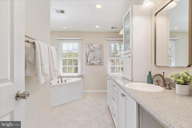 9910 CHASE HILL CT, Vienna, VA 22182