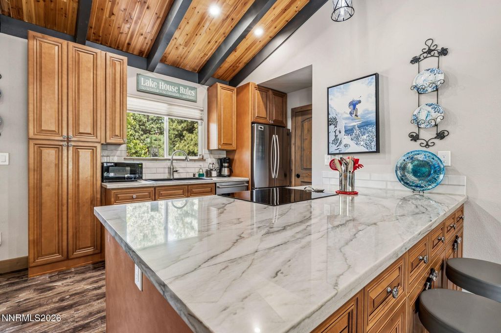 Image 7 of property listing at 321 Ski Way 221, Incline Village, NV 89451
