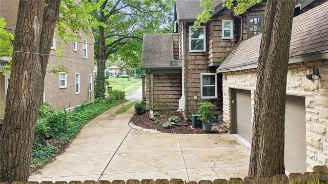 1216 W 73rd Street, Kansas City, MO 64114