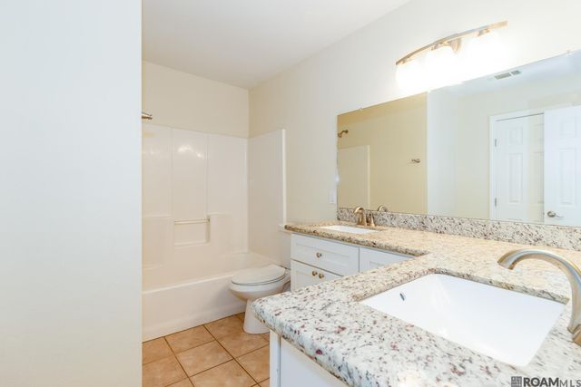 910 Kathryn St, Denham Springs, LA 70726