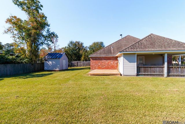 910 Kathryn St, Denham Springs, LA 70726
