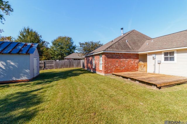 910 Kathryn St, Denham Springs, LA 70726