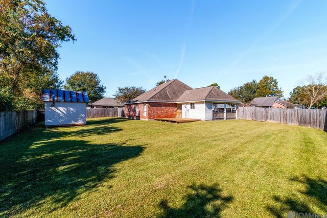 910 Kathryn St, Denham Springs, LA 70726