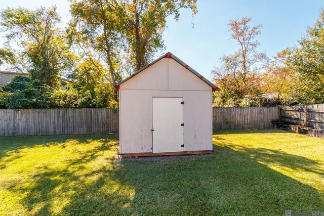 910 Kathryn St, Denham Springs, LA 70726