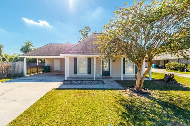910 Kathryn St, Denham Springs, LA 70726