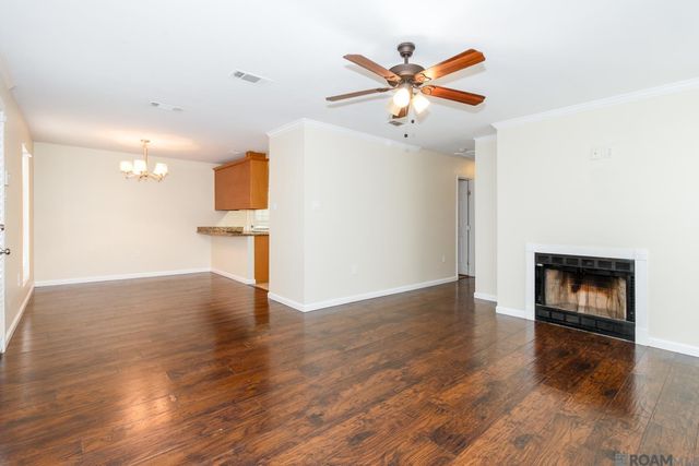 910 Kathryn St, Denham Springs, LA 70726