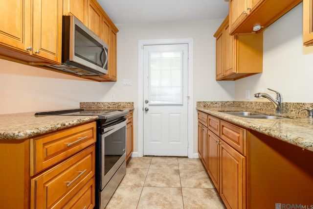 910 Kathryn St, Denham Springs, LA 70726