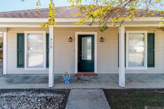 910 Kathryn St, Denham Springs, LA 70726