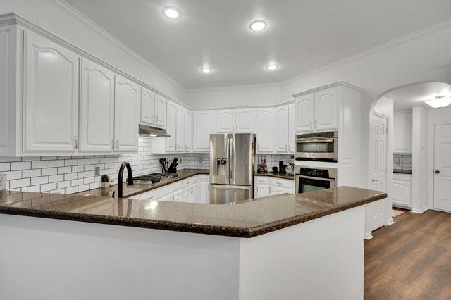 8204 Wildrock Drive, Arlington, TX 76001