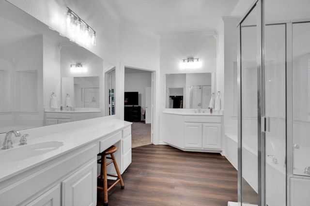 8204 Wildrock Drive, Arlington, TX 76001