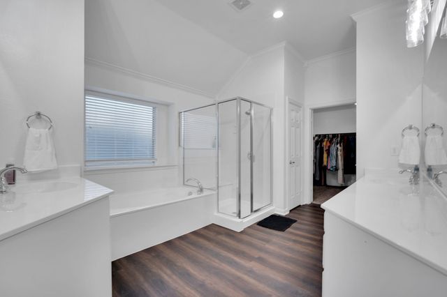 8204 Wildrock Drive, Arlington, TX 76001