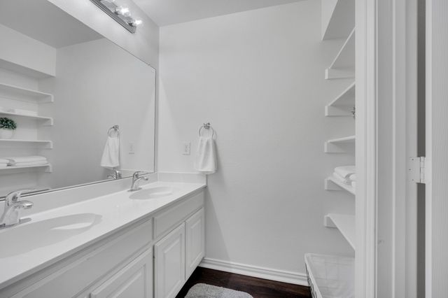 8204 Wildrock Drive, Arlington, TX 76001