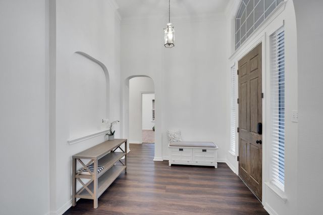 8204 Wildrock Drive, Arlington, TX 76001