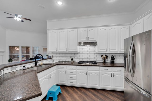 8204 Wildrock Drive, Arlington, TX 76001