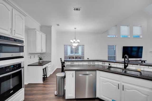 8204 Wildrock Drive, Arlington, TX 76001