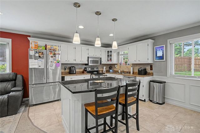 630 Clareridge Lane, Centerville, OH 45458