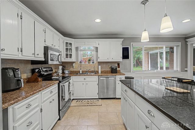 630 Clareridge Lane, Centerville, OH 45458