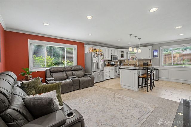 630 Clareridge Lane, Centerville, OH 45458