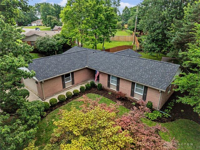 630 Clareridge Lane, Centerville, OH 45458