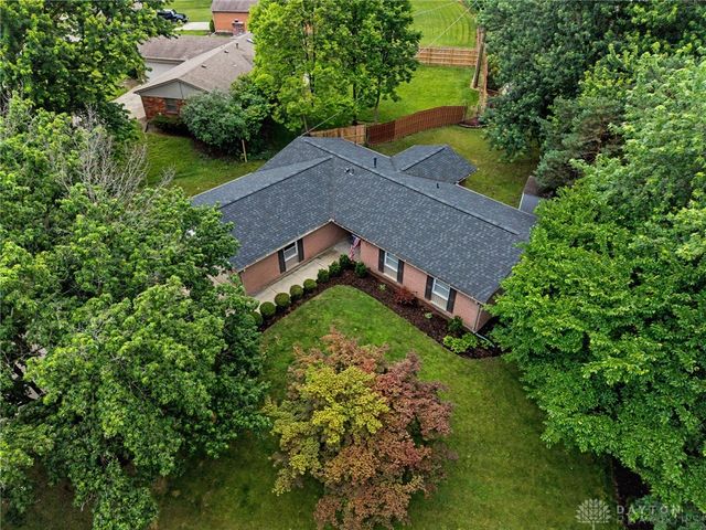 630 Clareridge Lane, Centerville, OH 45458
