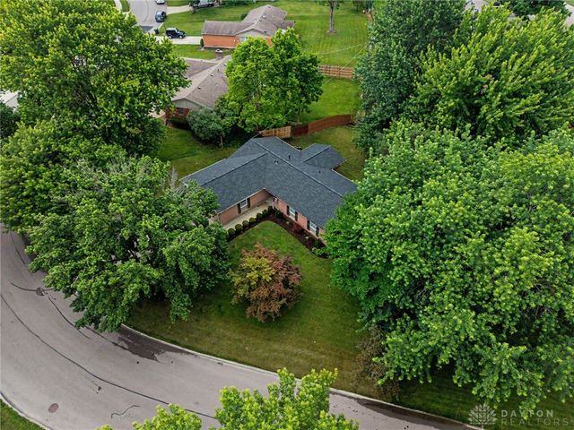 630 Clareridge Lane, Centerville, OH 45458