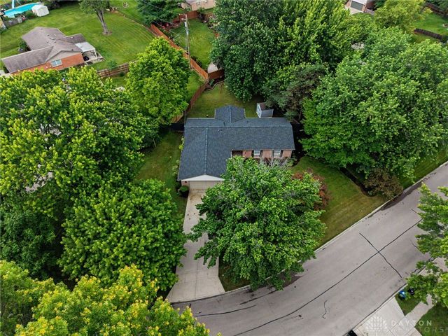 630 Clareridge Lane, Centerville, OH 45458