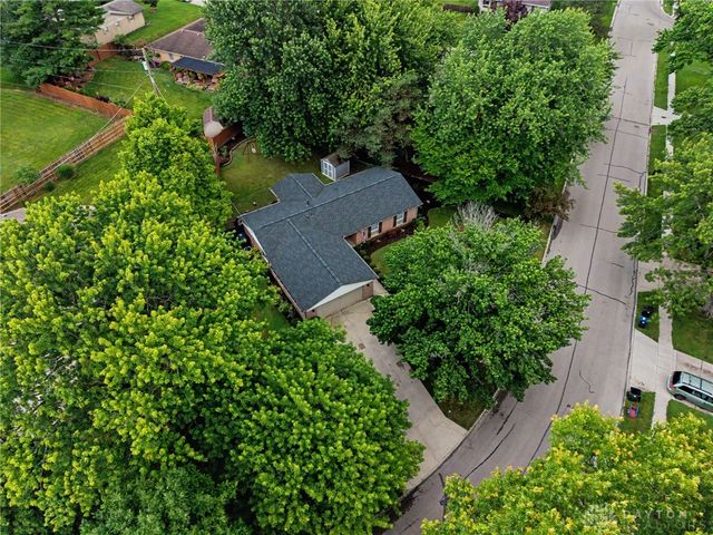 630 Clareridge Lane, Centerville, OH 45458