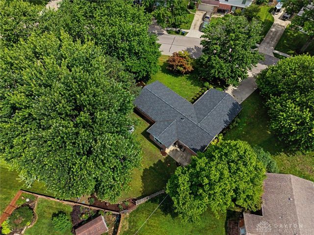 630 Clareridge Lane, Centerville, OH 45458