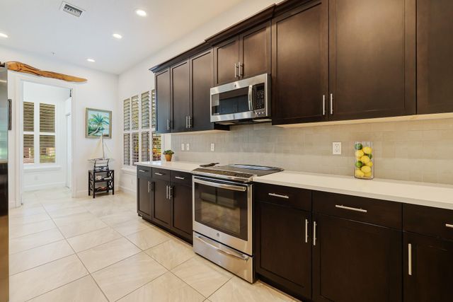 22954 Clear Echo Drive 31, Boca Raton, FL 33433