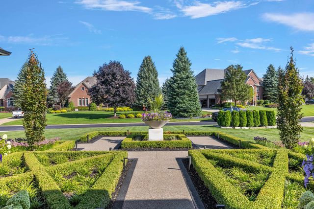 2612 Invitational Drive, Oakland, MI 48363