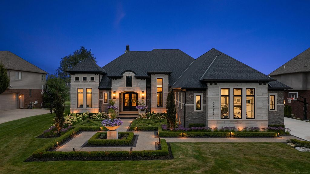 2612 Invitational Drive, Oakland, MI 48363