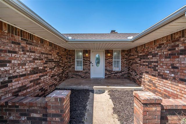 103 E Lakeview Court, Tecumseh, OK 74873
