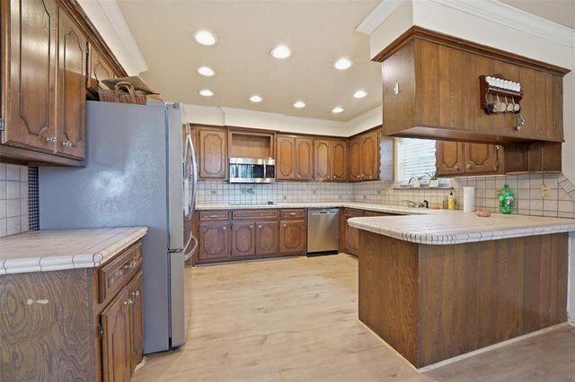 103 E Lakeview Court, Tecumseh, OK 74873