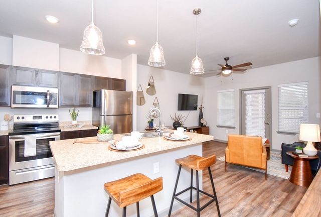 4800 W Illinois Avenue 3220, Dallas, TX 75211