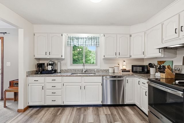 54 Hampden Ln, Agawam, MA 01001