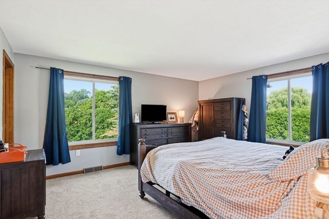 54 Hampden Ln, Agawam, MA 01001