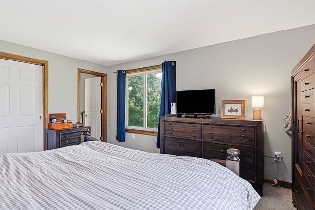 54 Hampden Ln, Agawam, MA 01001