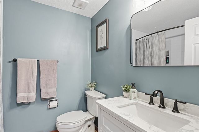 54 Hampden Ln, Agawam, MA 01001